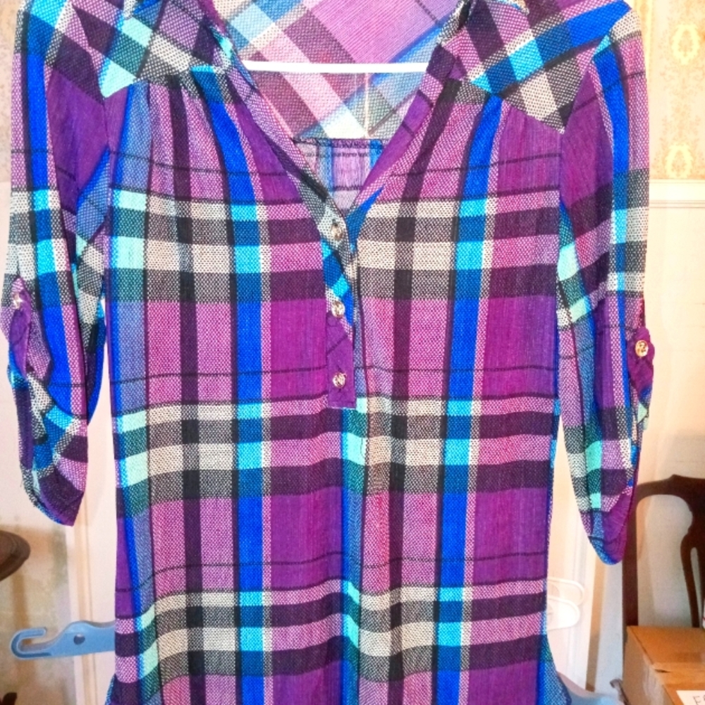 3/4 sleeve stretchy plaid shirt, size small